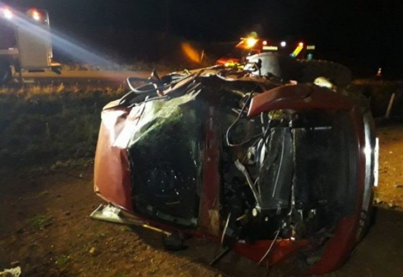 Após vários capotamentos, condutor foi ejetado para fora do veículo