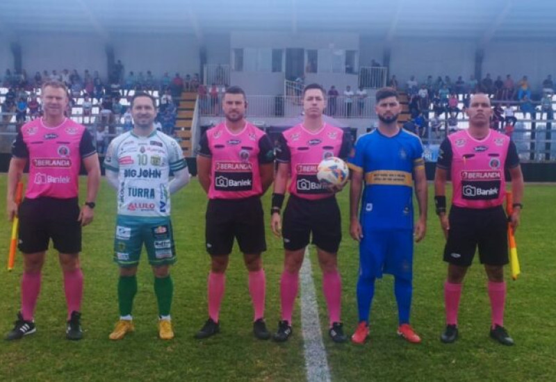 Ouro Verde e Atlético Catarinense se enfrentaram no João Baretta, em Descanso (Foto: LEF/Divulgação)