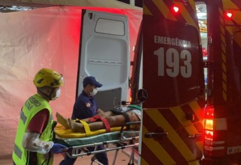 Vítima foi socorrida pelo Corpo de Bombeiros e encaminhada até o Hospital Regional