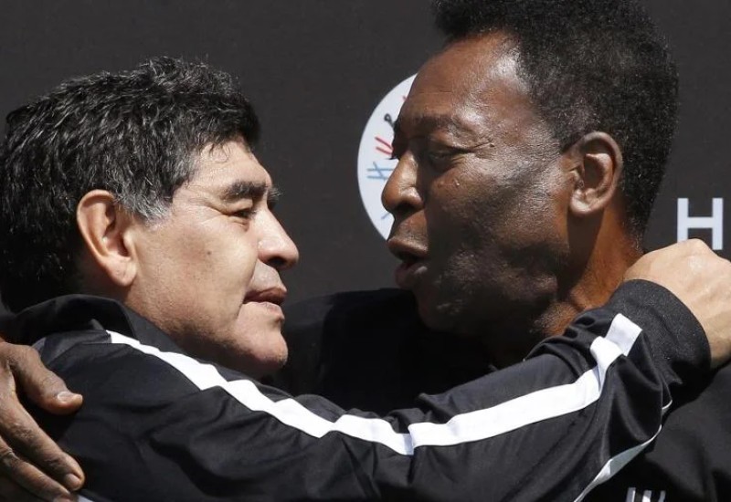 Comparações foram constantes, gerando rivalidade entre Brasil e Argentina. Além dos recordes, Rei tinha habilidades especiais | Foto: PATRICK KOVARIK / AFP