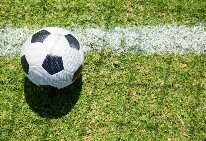 Enquanto persistir a bandeira vermelha, futebol está proibido