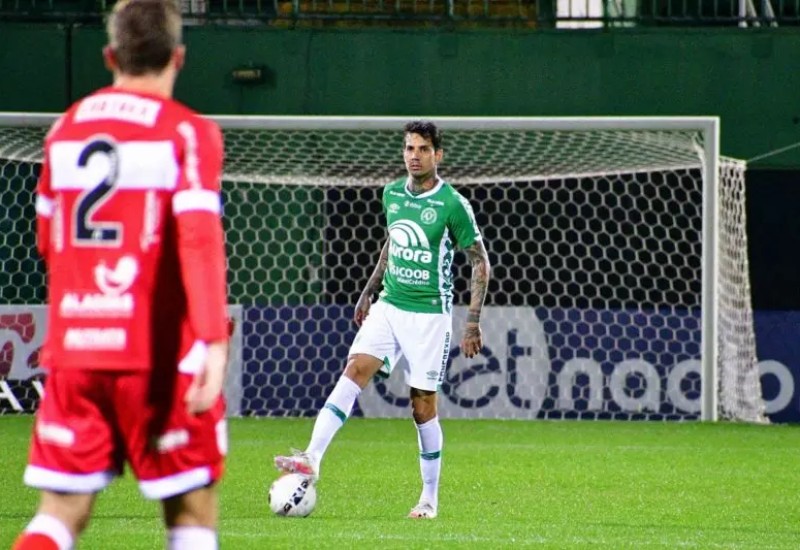 Victor Ramos atuou na Chapecoense em 2022 e retornou recentemente – Foto: Júlia Galvão/Chapecoense
