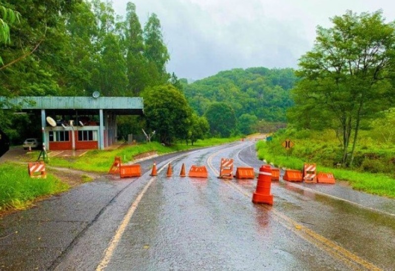 Passagem de argentinos pela ponte internacional é considerada irregular (Foto:Marcos de Lima)