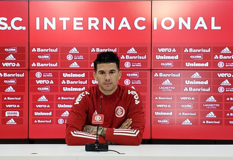 Apesar de estar com dois cartões amarelos, Cuesta promete o mesmo empenho de sempre