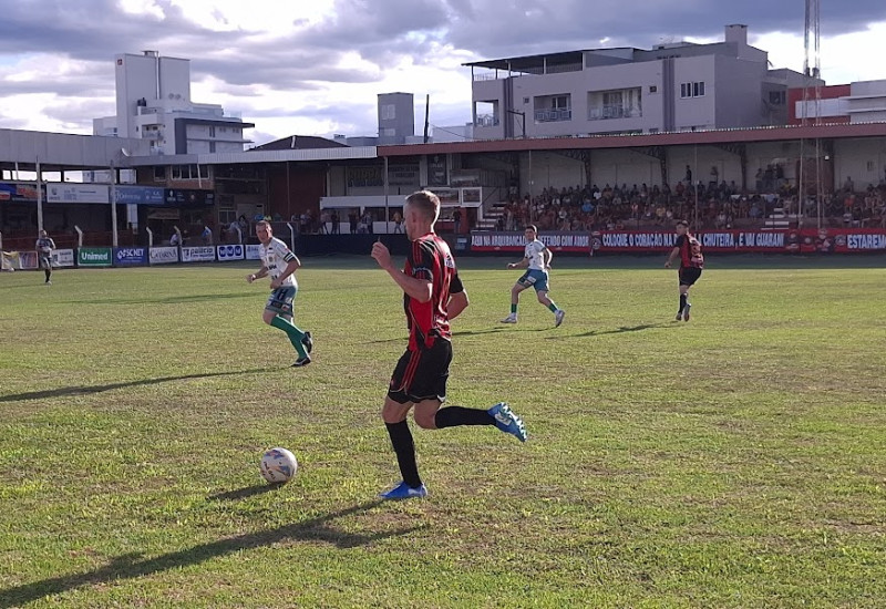 Rafa Mallmann e Henrique foram decisivos na goleada do Guarani (Foto: Stenio Wathier/JRTV)