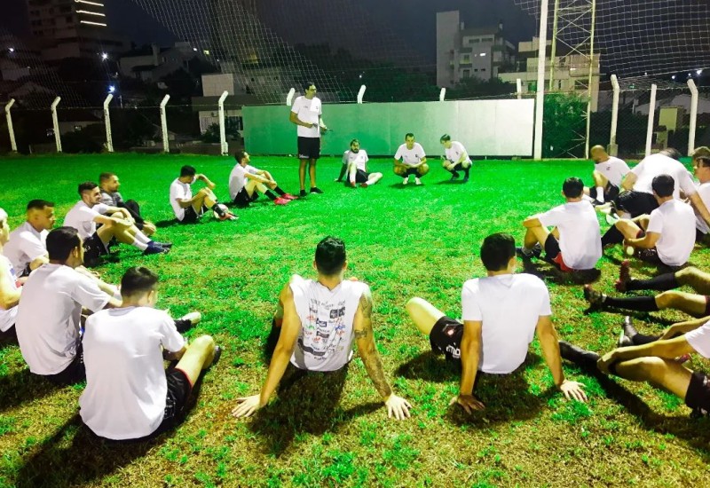 Com treinos prejudicados, Rudi usa o diálogo para montar seu time para a decisão (Foto: Guarani/Divulgação)