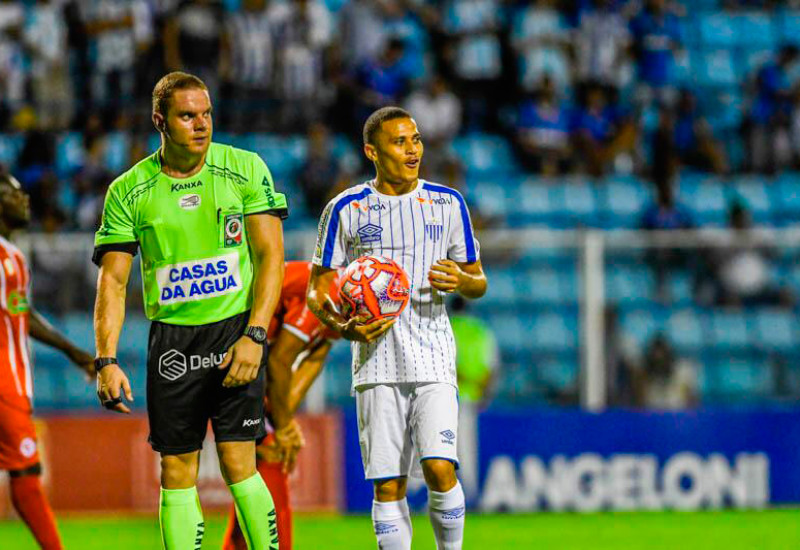 Gustavo Bauermann vem de boa atuação no jogo da Série A entre Avaí e Tubarão