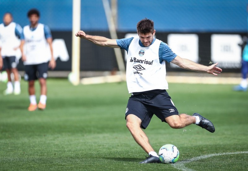 Kannemann volta ao time que enfrenta o Santos, na Vila