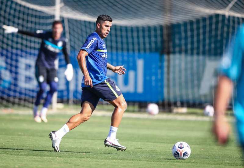 Pinares, de grande atuação contra o Brasil, deve ganhar a vaga de Jean Pierre