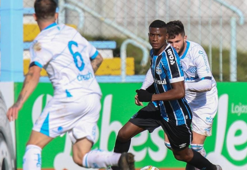 Jogo fraco em campo muito ruim