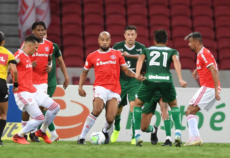 Moledo é o quarto jogador colorado a sofrer lesão nos ligamentos