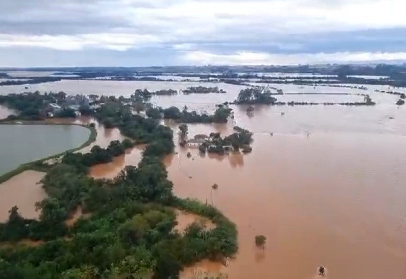 Mais de 4 mil pessoas já tiveram que deixar suas casas (Foto: Força Aérea Brasileira-RS)