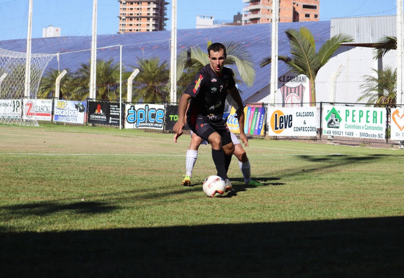 Tirlone, lateral direito do Bugre (Foto: Guarani/Divulgação)