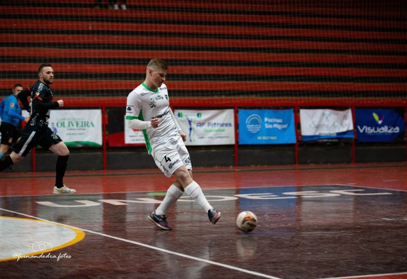 Autor de três gols, Cabeça foi um dos desstaques da vitória migueloestina (Foto: Fernandodra.com/SMF/JG)