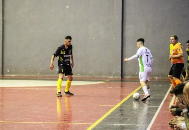 Com três gols, Jaco (7) foi o grande nome da goleada migueloestina (Foto: Divulgação/SMF/JG)