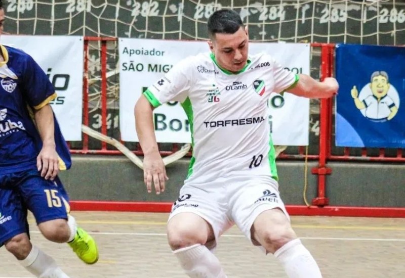 Com três gols, Gabi foi o destaque da vitória migueloestina (Foto: Fernandodra.fotos/SMF/JG)