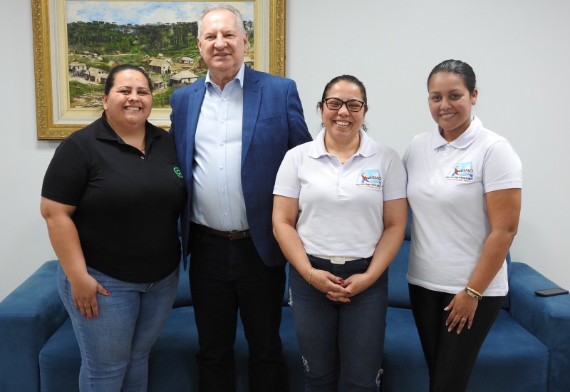 Prefeito Wilson Trevisan apresentou a ideia para representantes da Associação de Pais e Amigos de Autistas | Divulgação/Ascom