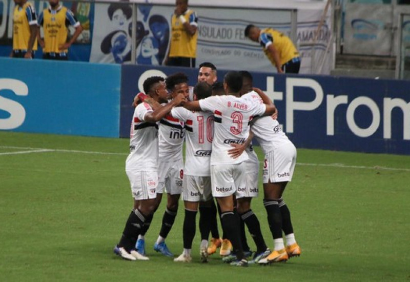 Paulistas comemoram virada em cima do tricolor gaúcho em plena Arena