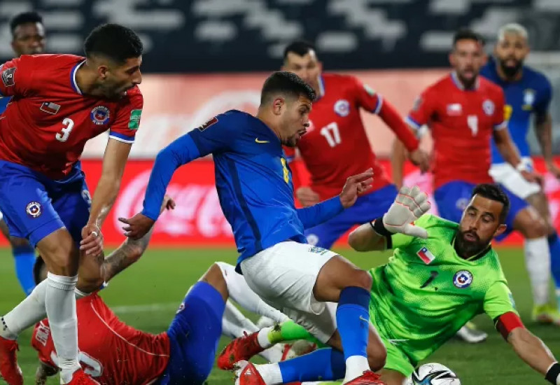 Brasil compensa a falta de um melhor futebol com muita aplicação (Foto: Getty Images)