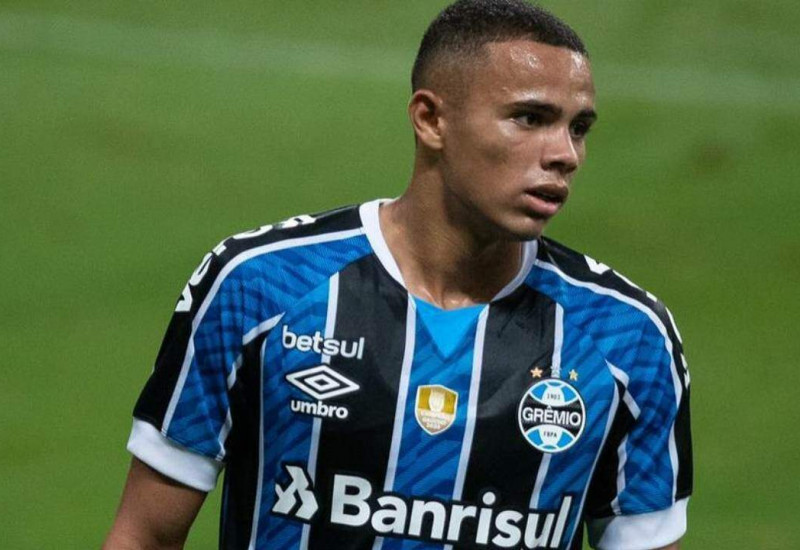 Vanderson virou titular absoluto da lateral direita tricolor Foto: Lucas Uebel/Grêmio