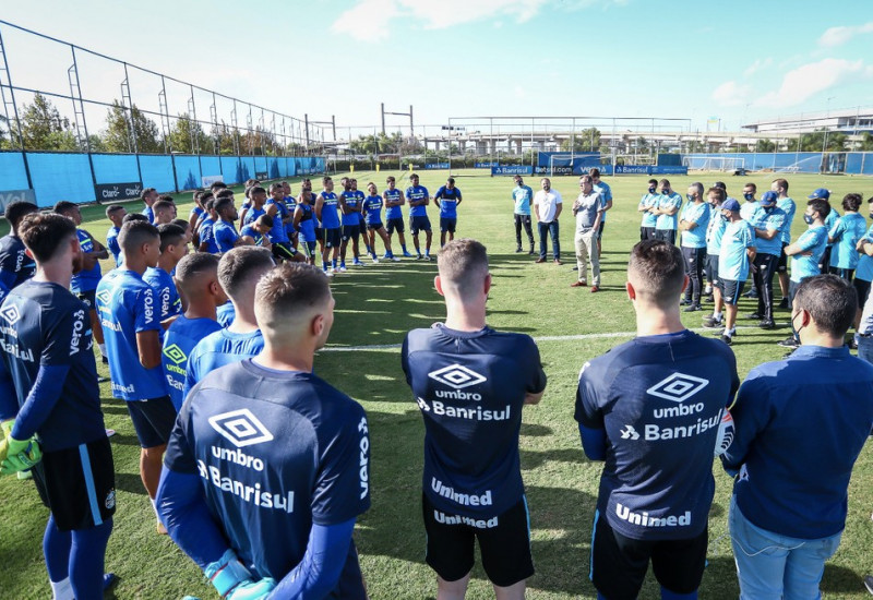 A contratação do novo técnico foi repassada ao elenco por Marcos Herrmann, novo vice de futebol  (Foto: Lucas Uebel/Grêmio)