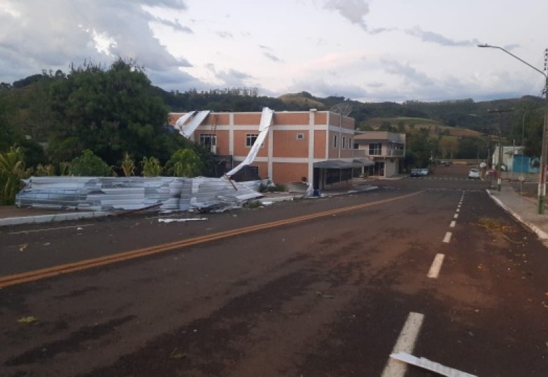 Alguns telhados foram arrabcados pelo temporal. Foto: Nelcir Dall'Agnol/WH Comunicações