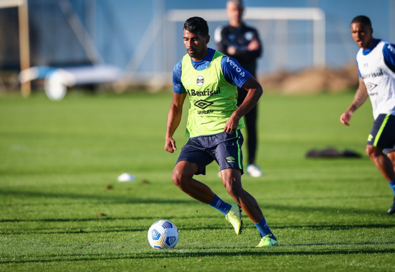 Volante aumenta poder de marcação do meio de campo gremista (Foto: Lucas Uebel/DVG/Grêmio)