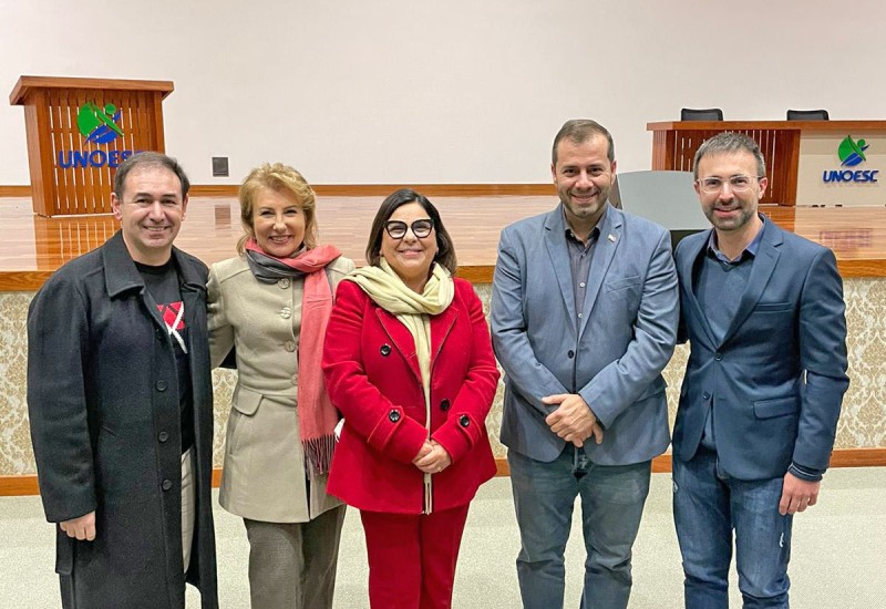 Coordenador e professor Everton Boff;  empresária Lea Costa Lima;  Conselheira Federal de Farmácia, Hortência Tierling; secretário adjunto da Saúde, Alexandre Fagundes e professor Eduardo Chielle. Fotos: Karine Bender/Ascom Unoesc