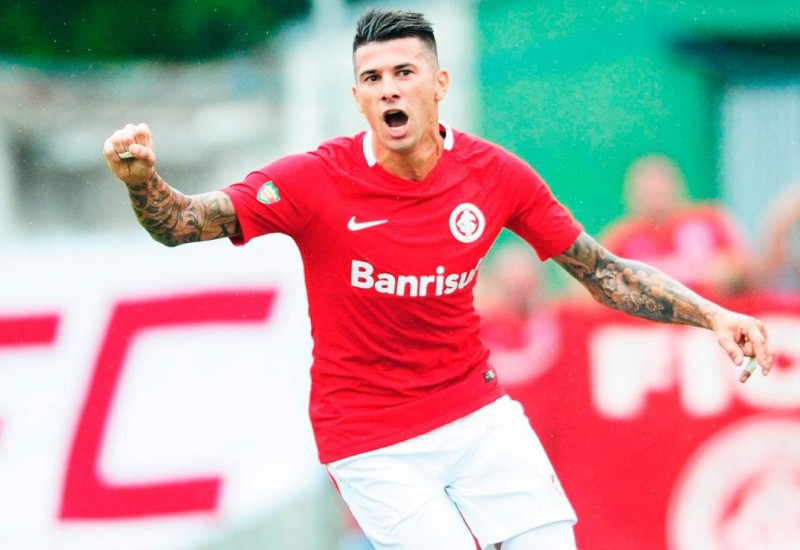 O xerifão Cuesta está volta à zaga titular do Inter para o jogo decisivo contra o Corinthians